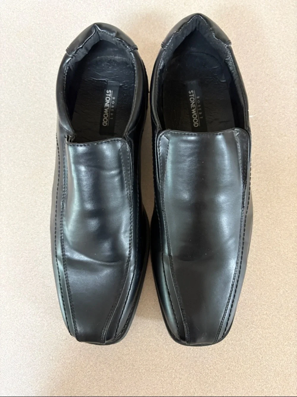 Robert Stonewood Men’s Black Slip-On Dress Shoes size 8?